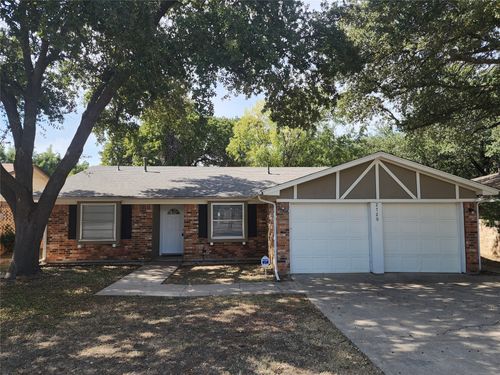 2720 Muse St, Fort Worth, TX, 76112-5716 | Card Image