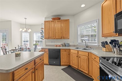 7632 Old Track Ln, Mechanicsville, VA, 23111-7546 | Card Image