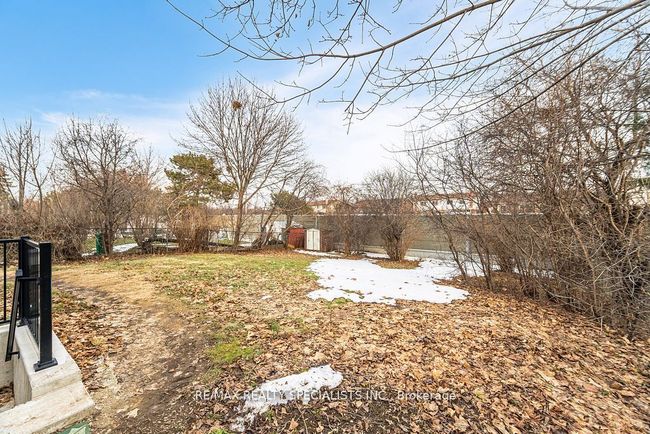 36 Blackthorn Lane, House other with 6 bedrooms, 2 bathrooms and 4 parking in Brampton ON | Image 41