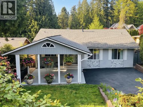 6430 Fox St, West Vancouver, BC, V7W2C4 | Card Image
