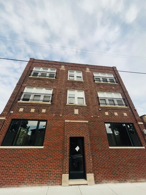 1b-5852 W Higgins Ave, Chicago, IL, 60630-2054 | Card Image