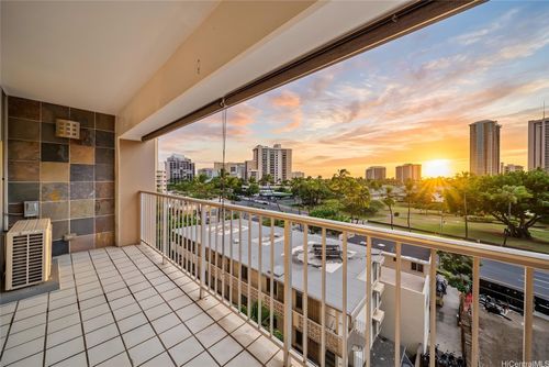 apt-204-430 Keoniana St, Honolulu, HI, 96815-2037 | Card Image