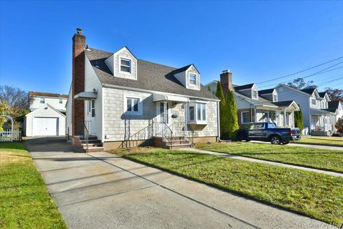 1022 Jackson Ave, Franklin Square, NY, 11010-2129 | Card Image