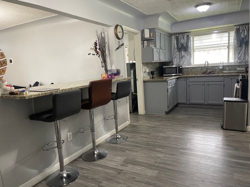 6327 Kinmore St, Dearborn Heights, MI, 48127-4805 | Card Image