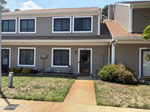910 Sandra Pl, Brick, NJ, 08724-7043 | Card Image