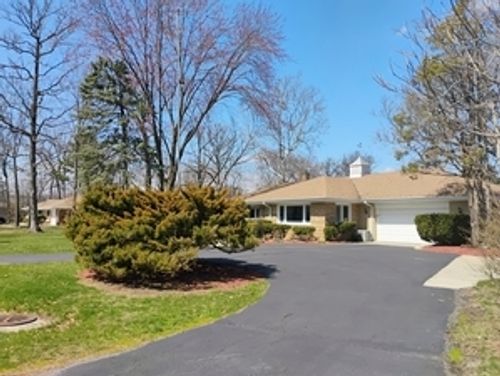 17w120 Woodland Ave, Bensenville, IL, 60106-2830 | Card Image