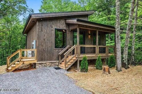 2807 Teaberry Hill Way, Sevierville, TN, 37862-8170 | Card Image