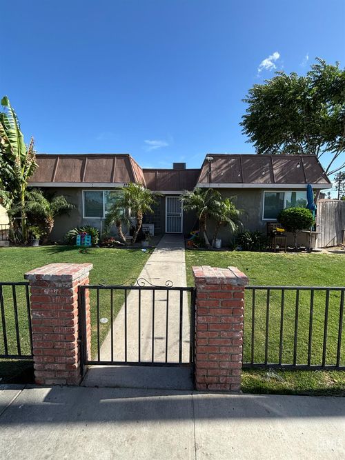 1725 Buena Vista St, Bakersfield, CA, 93304-2048 | Card Image