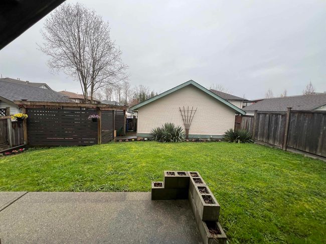Lower - 11901 240 Street, House other with 1 bedrooms, 0 bathrooms and null parking in Maple Ridge BC | Image 11