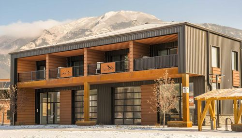 212b-1 Industrial Pl, Canmore, AB, T1W1Y1 | Card Image