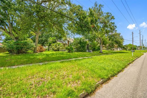 2208 N Lincoln Ave, TAMPA, FL, 33607-3112 | Card Image