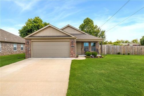 151 Foxglove St, Centerton, AR, 72719-4002 | Card Image
