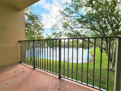 w-204-251 Palm Cir W, Pembroke Pines, FL, 33025-4616 | Card Image
