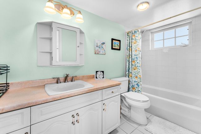 Ensuite guest bath | Image 42
