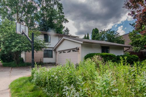 1325 Chartwell Carriage Way S, East Lansing, MI, 48823-2409 | Card Image