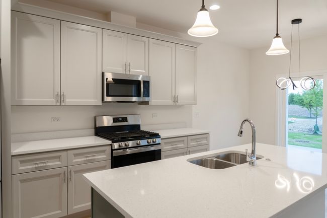 513 Amherst Dr, Townhouse with 3 bedrooms, 3 bathrooms and 4 parking in Sycamore IL | Image 12