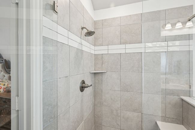 Big walk in shower with seat | Image 27