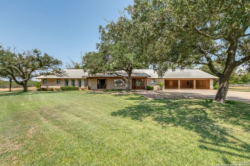 707 Berry Ranch Rd, Pearsall, TX, 78061-3907 | Card Image
