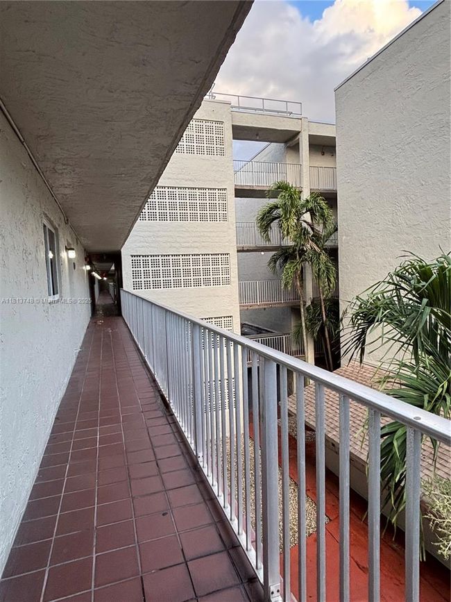 APT-2365 - 10000 Nw 80 Th Ct, Condo with 2 bedrooms, 2 bathrooms and null parking in Hialeah Gardens FL | Image 4