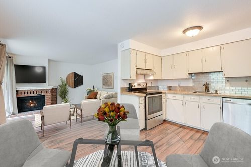 apt-b101-220 Sw Clark St, Issaquah, WA, 98027-3719 | Card Image