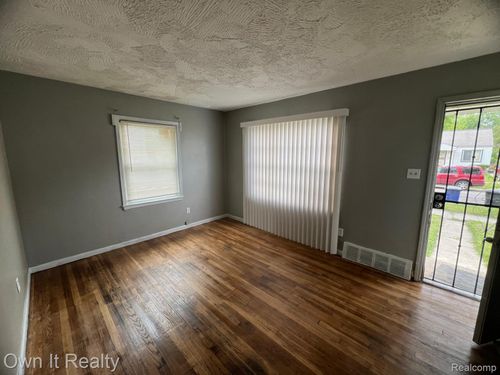 8620 Fielding St, Detroit, MI, 48228-2852 | Card Image