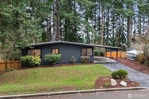3901 151st Ave Se, Bellevue, WA, 98006-1712 | Card Image