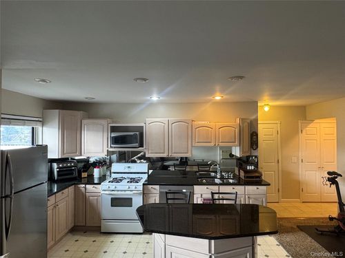 apt-2f-25 Elizabeth St, Farmingdale, NY, 11735-1974 | Card Image