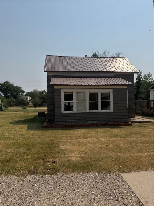 7 S Delaware Street, Conrad, MT, 59425 | Card Image