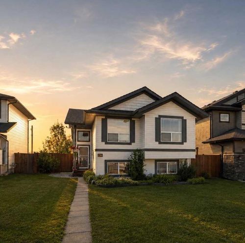 186 Robinson Ave, Penhold, AB, T0M1R0 | Card Image