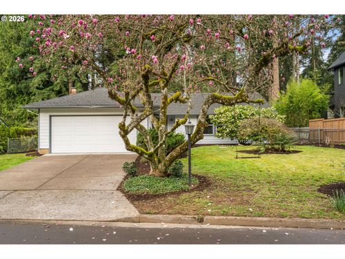 19135 Redwing Ct, Lake Oswego, OR, 97035-8358 | Card Image