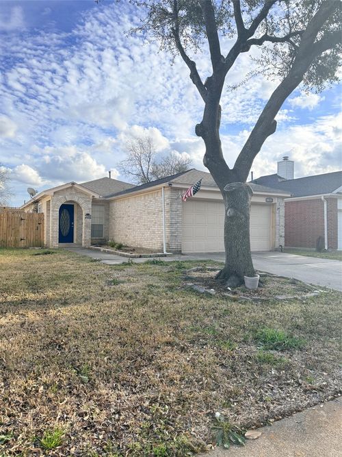 3359 Strong Winds Dr, Houston, TX, 77014-2863 | Card Image