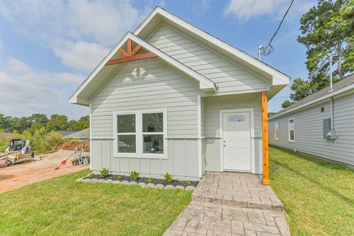 16922 W Forrestal, Montgomery, TX, 77316-6711 | Card Image