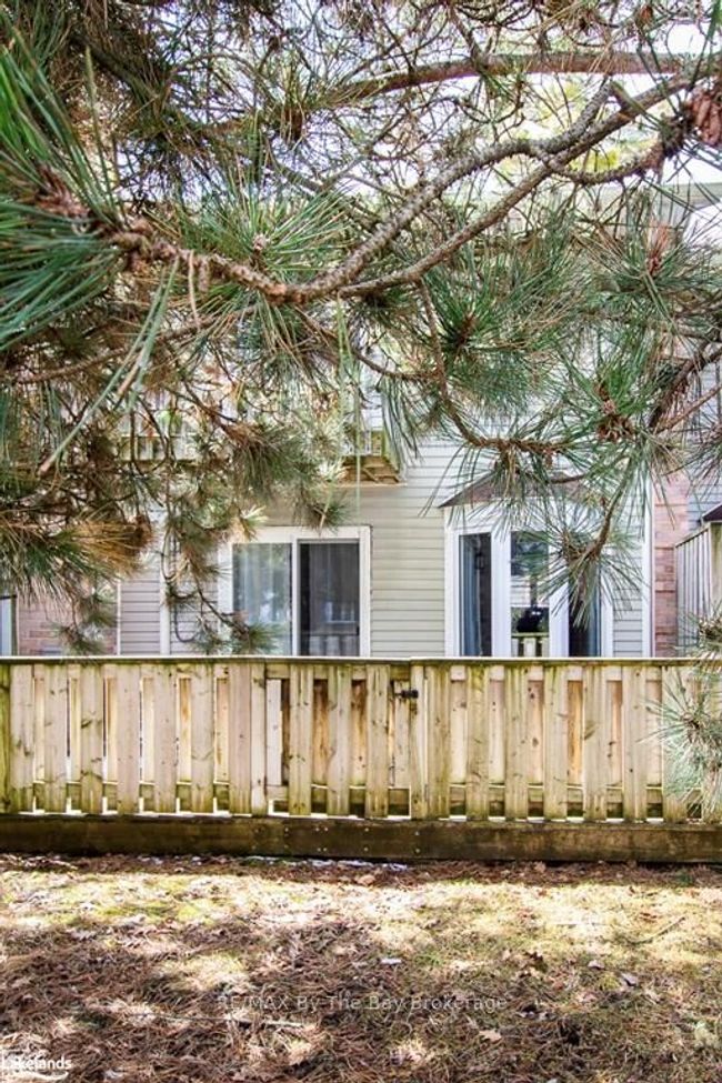 8 - 39 28th St S, Condo with 3 bedrooms, 2 bathrooms and 1 parking in Wasaga Beach ON | Image 26