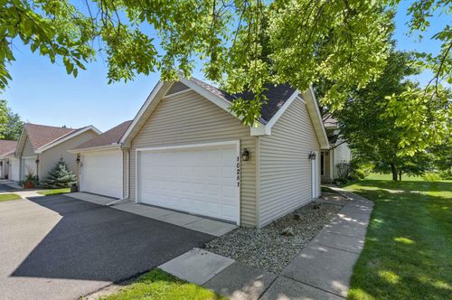 10281 Arrowwood Dr, Eden Prairie, MN, 55347-4839 | Card Image