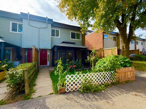 21-145 Milestone Cres, Aurora, ON, L4G3M2 | Card Image