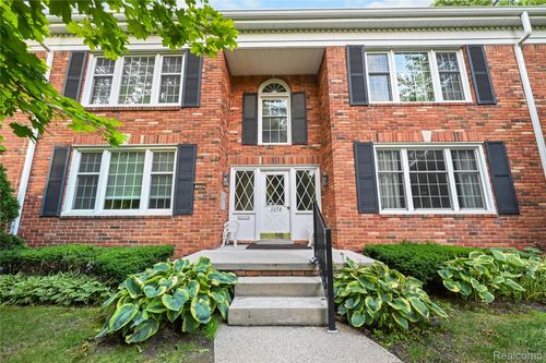 1250 Trailwood Path, Bloomfield Hills, MI, 48301-1743 | Card Image