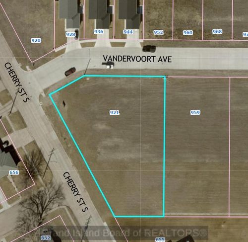 921 Vandervoot Ave, Grand Island, NE, 68801-7121 | Card Image