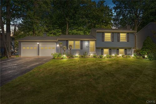 408 Single Dr, Syracuse, NY, 13212-2805 | Card Image