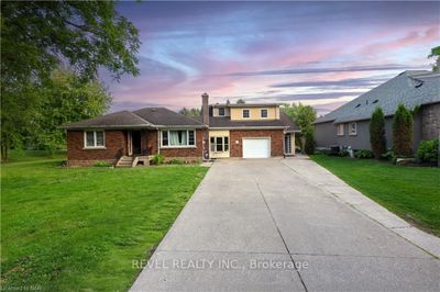 2204 Portage Rd, House other with 4 bedrooms, 4 bathrooms and 7 parking in Niagara Falls ON | Image 1