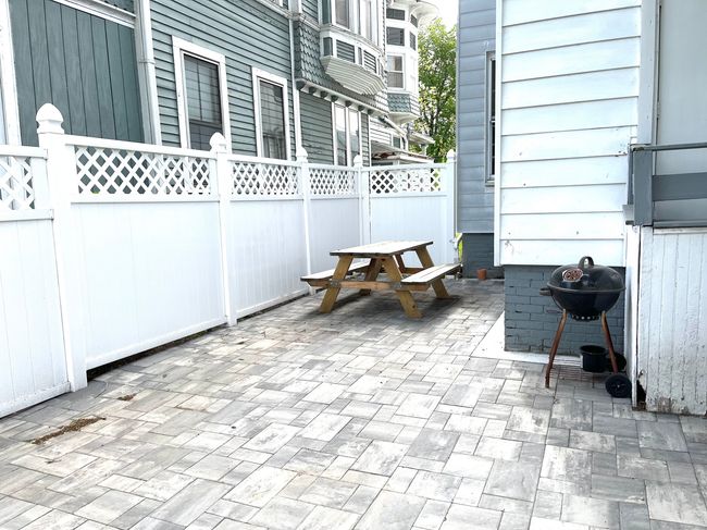 What a great outside space to grill and enjoy the balmy evenings. | Image 11