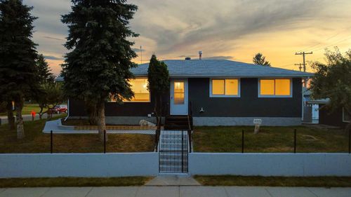 3331 41 St Se, Calgary, AB, T2B1E7 | Card Image