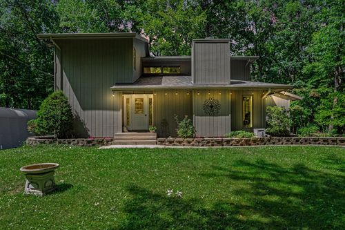 8656 W R Ave, Kalamazoo, MI, 49009-9723 | Card Image