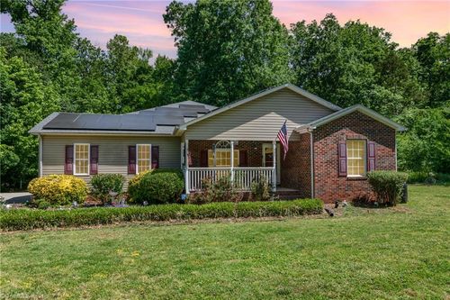 425 Autumn Dr, Harrisburg, NC, 28075-9494 | Card Image