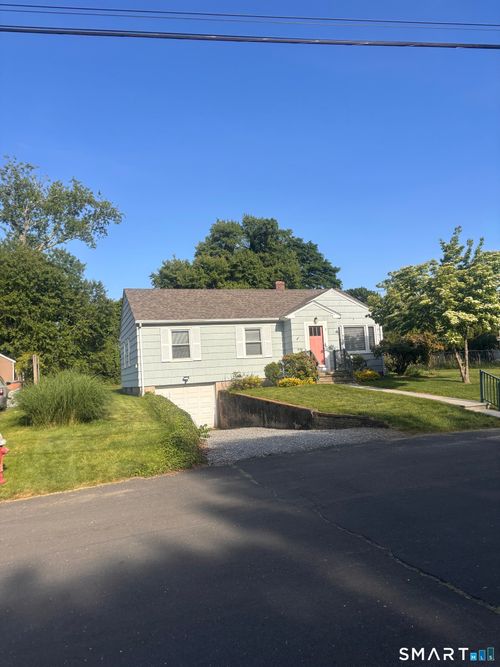 5 Herster Dr, Niantic, CT, 06357-2315 | Card Image