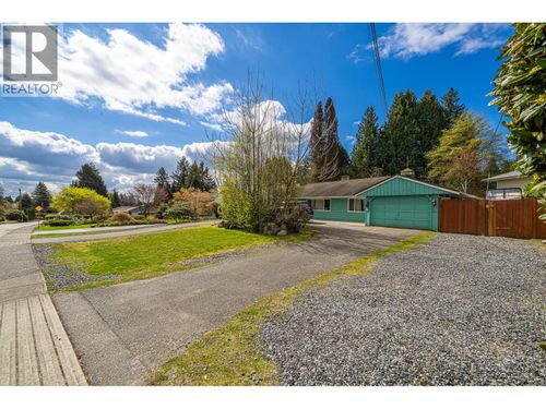 690 Burley Dr, West Vancouver, BC, V7T1Z5 | Card Image