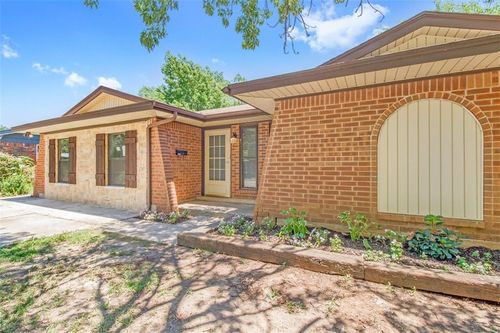 1037 Mobile Cir, Norman, OK, 73071-2522 | Card Image