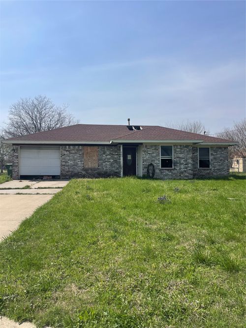 403 S 1st St, Sanger, TX, 76266-5622 | Card Image