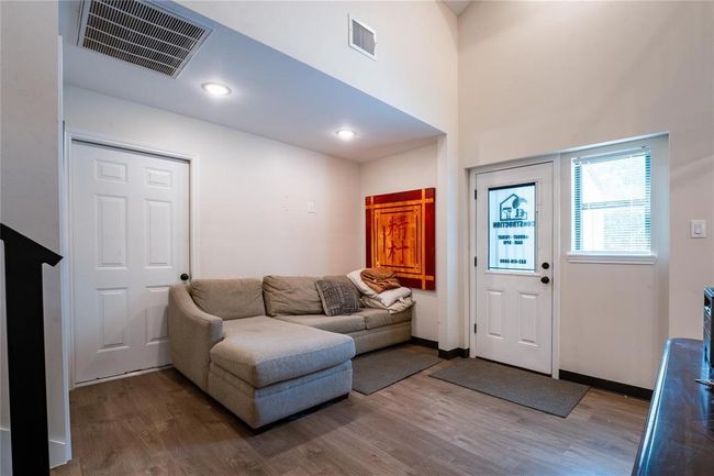 9305 Emnora Ln, House other with 2 bedrooms, 2 bathrooms and 1 parking in Houston TX | Image 39