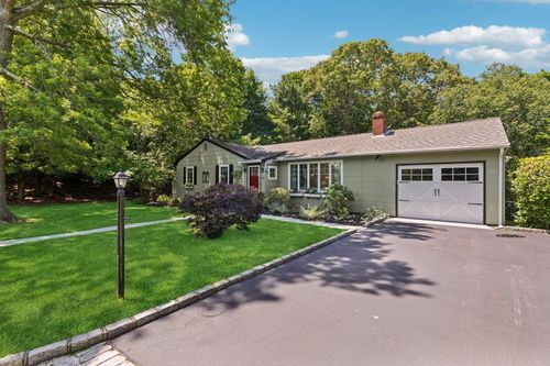 720 Mechanic St, Southold, NY, 11971-1201 | Card Image