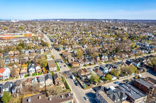 114 London St N, House other with 3 bedrooms, 2 bathrooms and 2 parking in Hamilton ON | Image 44